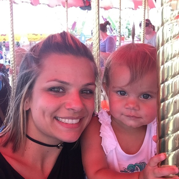 Meet your Posher, Nicole - Picture 1 of 1